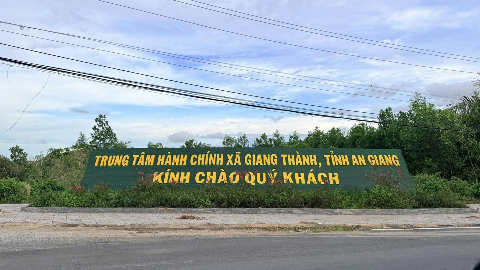 Theo chân nữ tài xế Hải Phòng trong “Hành trình Xanh - Một vòng Việt Nam” về miền Tây Nam Tổ quốc Theo chân nữ tài xế Hải Phòng trong “Hành trình Xanh - Một vòng Việt Nam” về miền Tây Nam Tổ quốc