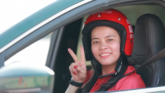 Nữ tay đua Gymkhana: Kỹ năng đua không phụ thuộc giới tính
