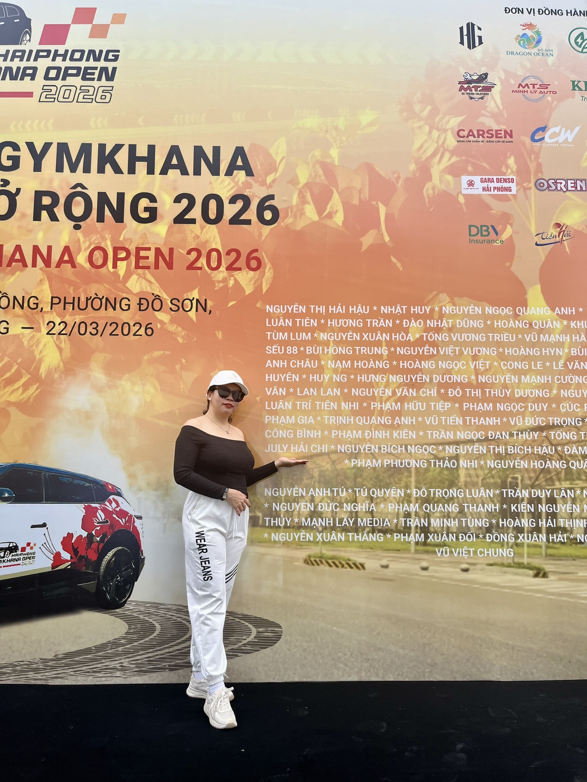 Nữ tay đua Gymkhana: Kỹ năng đua không phụ thuộc giới tính Nữ tay đua Gymkhana: Kỹ năng đua không phụ thuộc giới tính