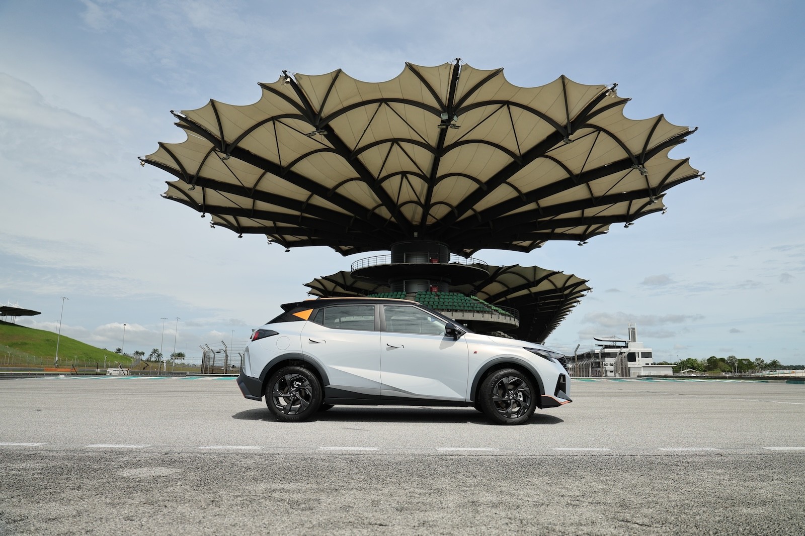 Chạy thử xe GAC Emzoom tại Sepang: Hai vòng trên đường đua F1 cũ phơi bày điều gì về một chiếc SUV? Chạy thử xe GAC tại Sepang: Hai vòng trên đường đua F1 cũ phơi bày điều gì về một chiếc SUV?