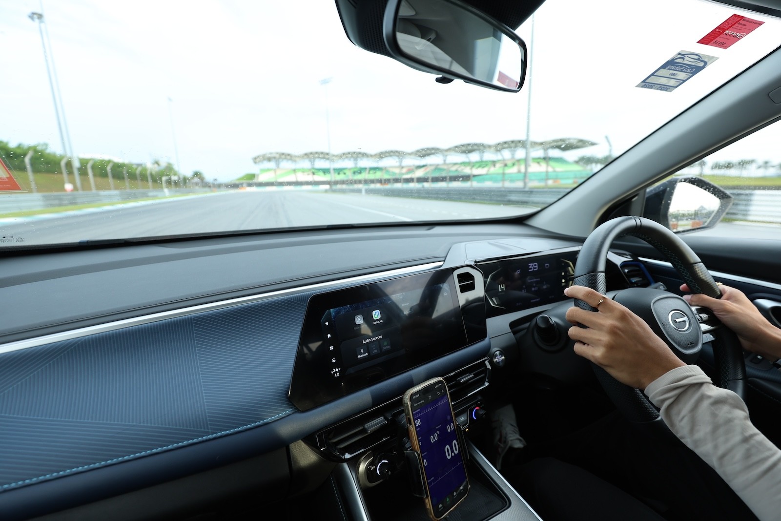 Chạy thử xe GS3 Emzoom tại Sepang: Hai vòng trên đường đua F1 cũ phơi bày điều gì về một chiếc SUV? Chạy thử xe GS3 Emzoom tại Sepang: Hai vòng trên đường đua F1 cũ phơi bày điều gì về một chiếc SUV?