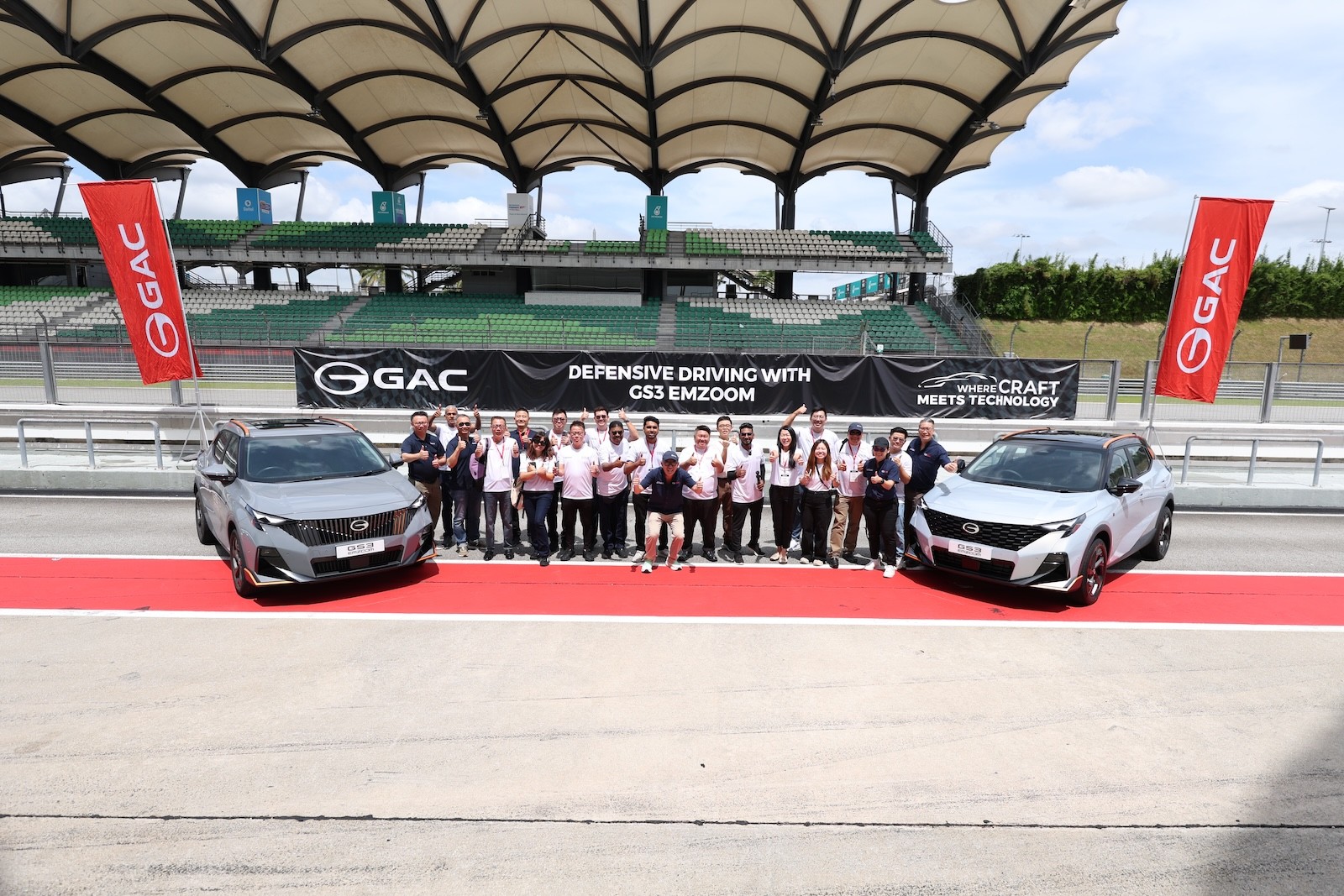 Chạy thử xe GAC Emzoom tại Sepang: Hai vòng trên đường đua F1 cũ phơi bày điều gì về một chiếc SUV? Chạy thử xe GAC tại Sepang: Hai vòng trên đường đua F1 cũ phơi bày điều gì về một chiếc SUV?