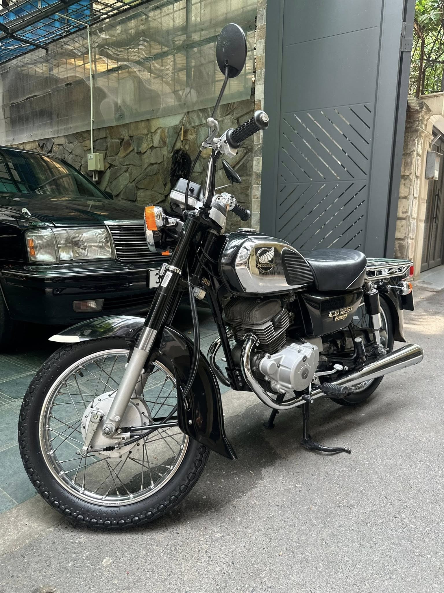 Xe máy cổ Honda CD125T Benly hơn 40 năm tuổi giá 275 triệu, đắt ngang SH 350i Xe máy cổ Honda CD125T Benly hơn 40 năm tuổi giá 275 triệu, đắt ngang SH 350i