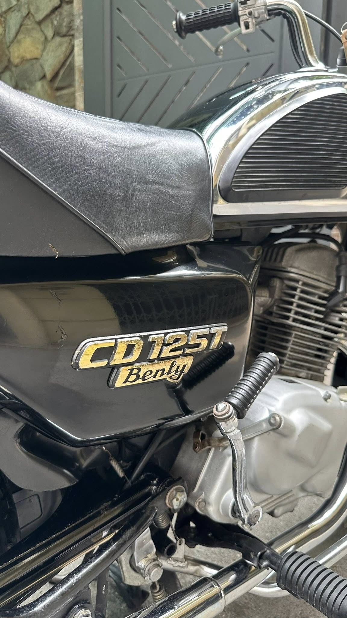 Xe máy cổ Honda CD125T Benly hơn 40 năm tuổi giá 275 triệu, đắt ngang SH 350i Xe máy cổ Honda CD125T Benly hơn 40 năm tuổi giá 275 triệu, đắt ngang SH 350i