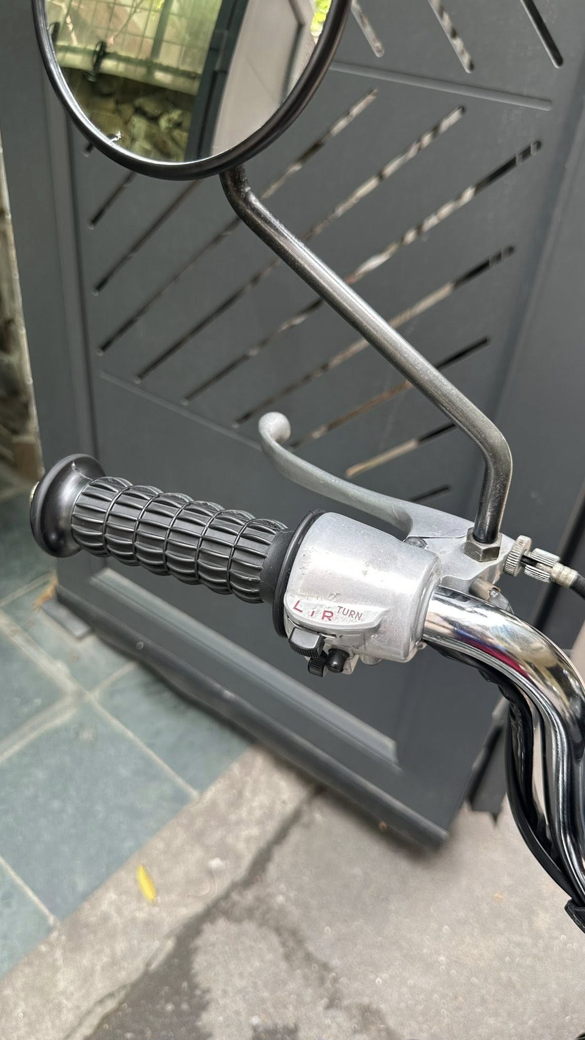 Xe máy cổ Honda CD125T Benly hơn 40 năm tuổi giá 275 triệu, đắt ngang SH 350i Xe máy cổ Honda CD125T Benly hơn 40 năm tuổi giá 275 triệu, đắt ngang SH 350i