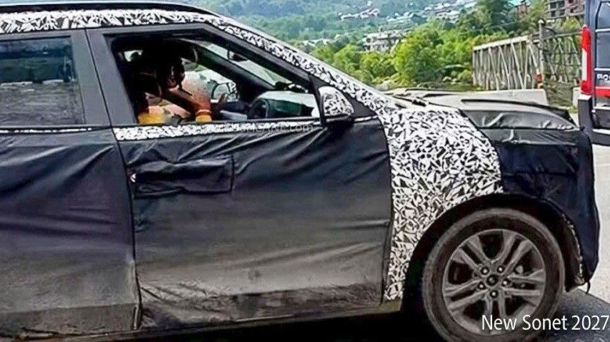 Kia Sonet, Hyundai Creta đời mới cùng lộ diện trên đường