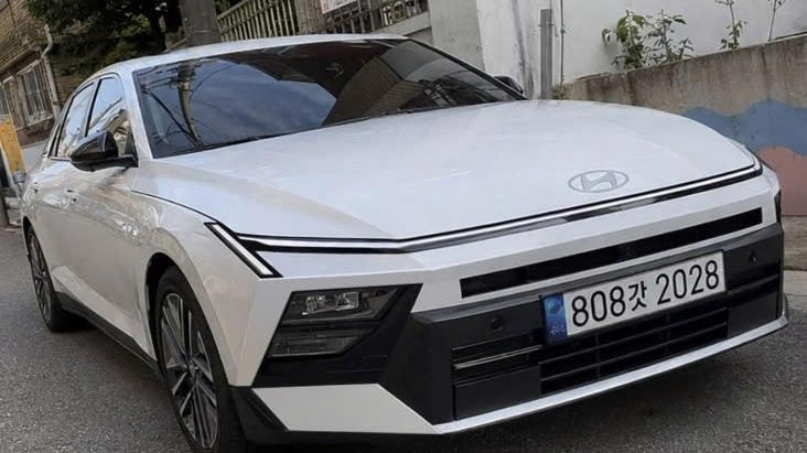 Hyundai Elantra 2027 mới lần đầu lộ nội thất, có phom dáng góc cạnh?