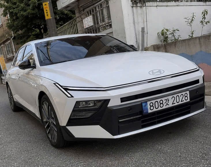 Hyundai Elantra 2027 mới lần đầu lộ nội thất, có phom dáng góc cạnh? Hyundai Elantra 2027 mới lần đầu lộ nội thất, có phom dáng góc cạnh?