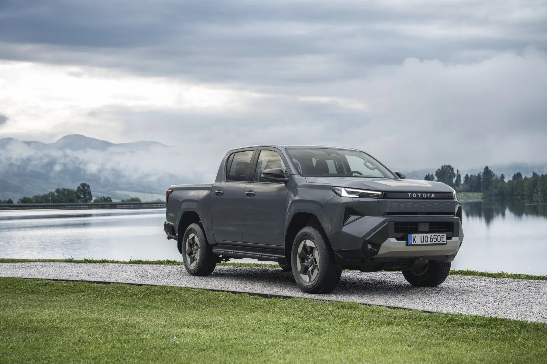 Phía trước của Toyota Hilux BEV 2026