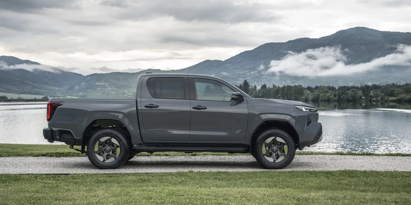 Phía bên của Toyota Hilux BEV 2026