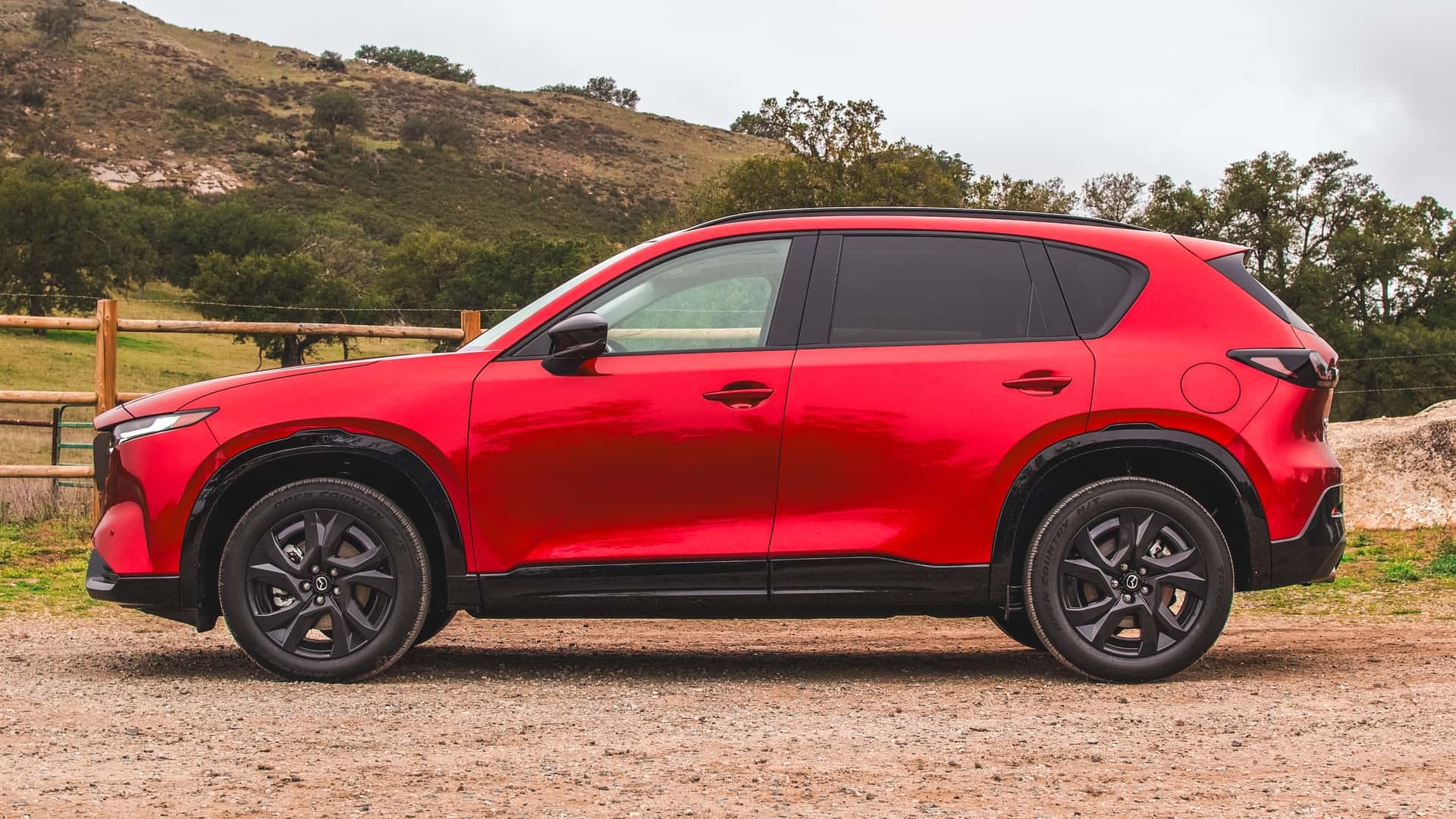 Mazda khẳng định màn hình lớn trên CX-5 thế hệ mới an toàn hơn nút bấm truyền thống Phía bên của Mazda CX-5 thế hệ mới