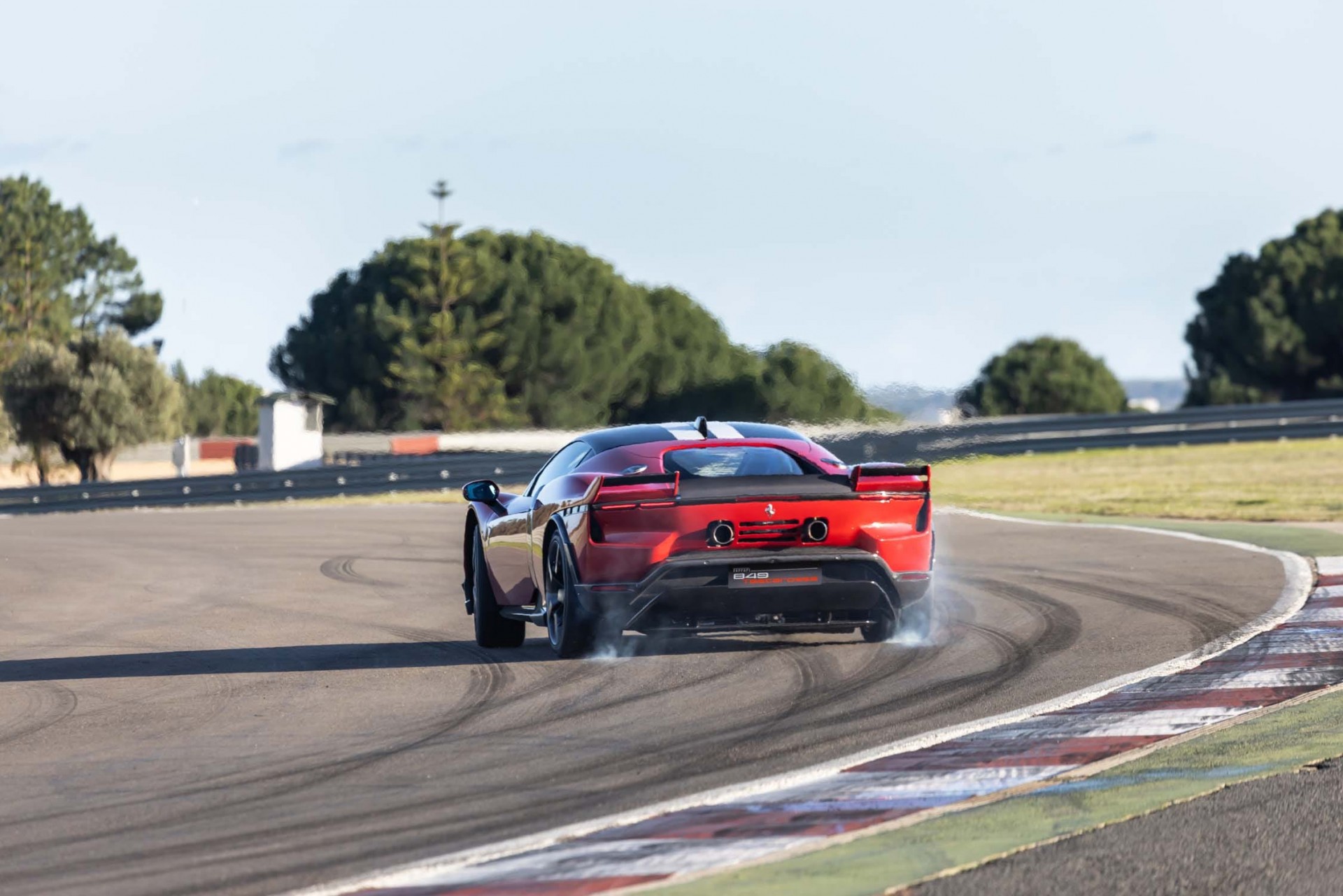 Ferrari 849 Testarossa có gì đặc biệt ngoài sức mạnh hơn 1.000 mã lực? Ferrari 849 Testarossa có gì đặc biệt ngoài sức mạnh hơn 1.000 mã lực?