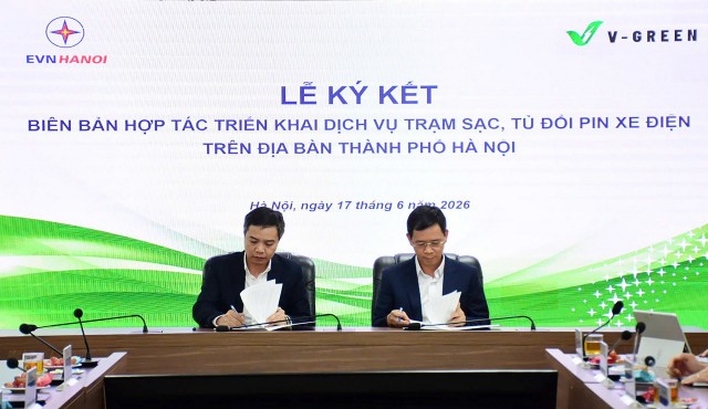 V-GREEN hợp tác với EVNHANOI triển khai 10.000 tủ đổi pin xe máy điện