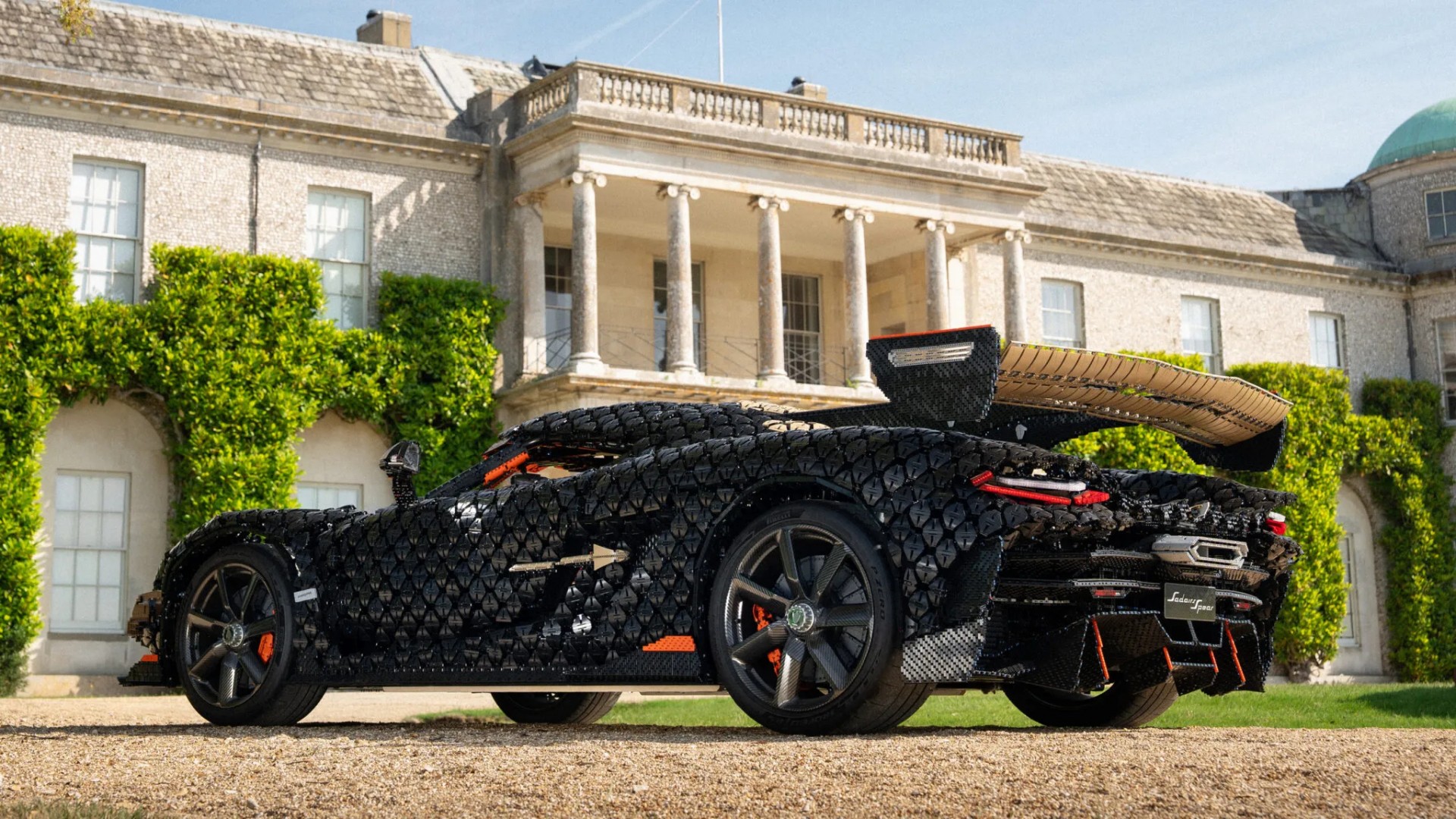 LEGO chế tạo siêu xe Koenigsegg Sadair's Spear kích thước thật, đạt tốc độ 111 km/h LEGO chế tạo siêu xe Koenigsegg Sadair's Spear kích thước thật, đạt tốc độ 111 km/h
