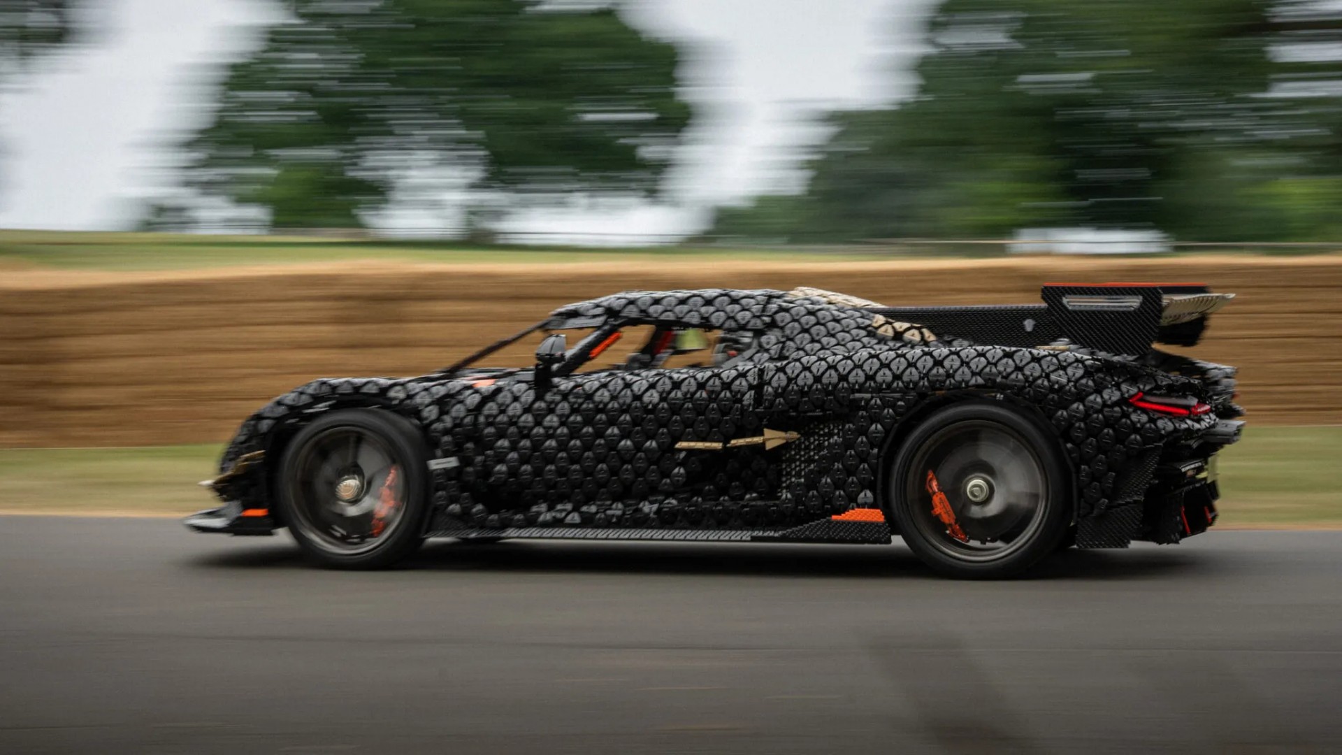 LEGO chế tạo siêu xe Koenigsegg Sadair's Spear kích thước thật, đạt tốc độ 111 km/h LEGO chế tạo siêu xe Koenigsegg Sadair's Spear kích thước thật, đạt tốc độ 111 km/h