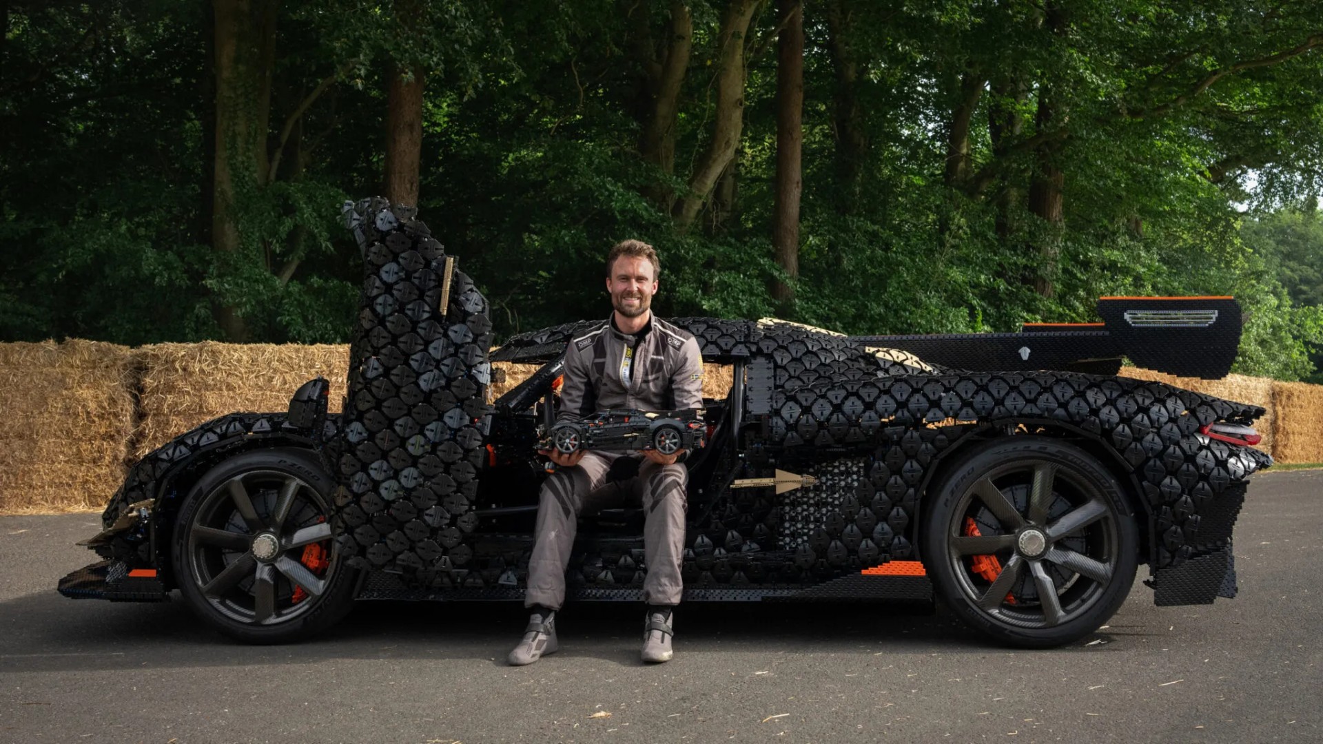 LEGO chế tạo siêu xe Koenigsegg Sadair's Spear kích thước thật, đạt tốc độ 111 km/h LEGO chế tạo siêu xe Koenigsegg Sadair's Spear kích thước thật, đạt tốc độ 111 km/h