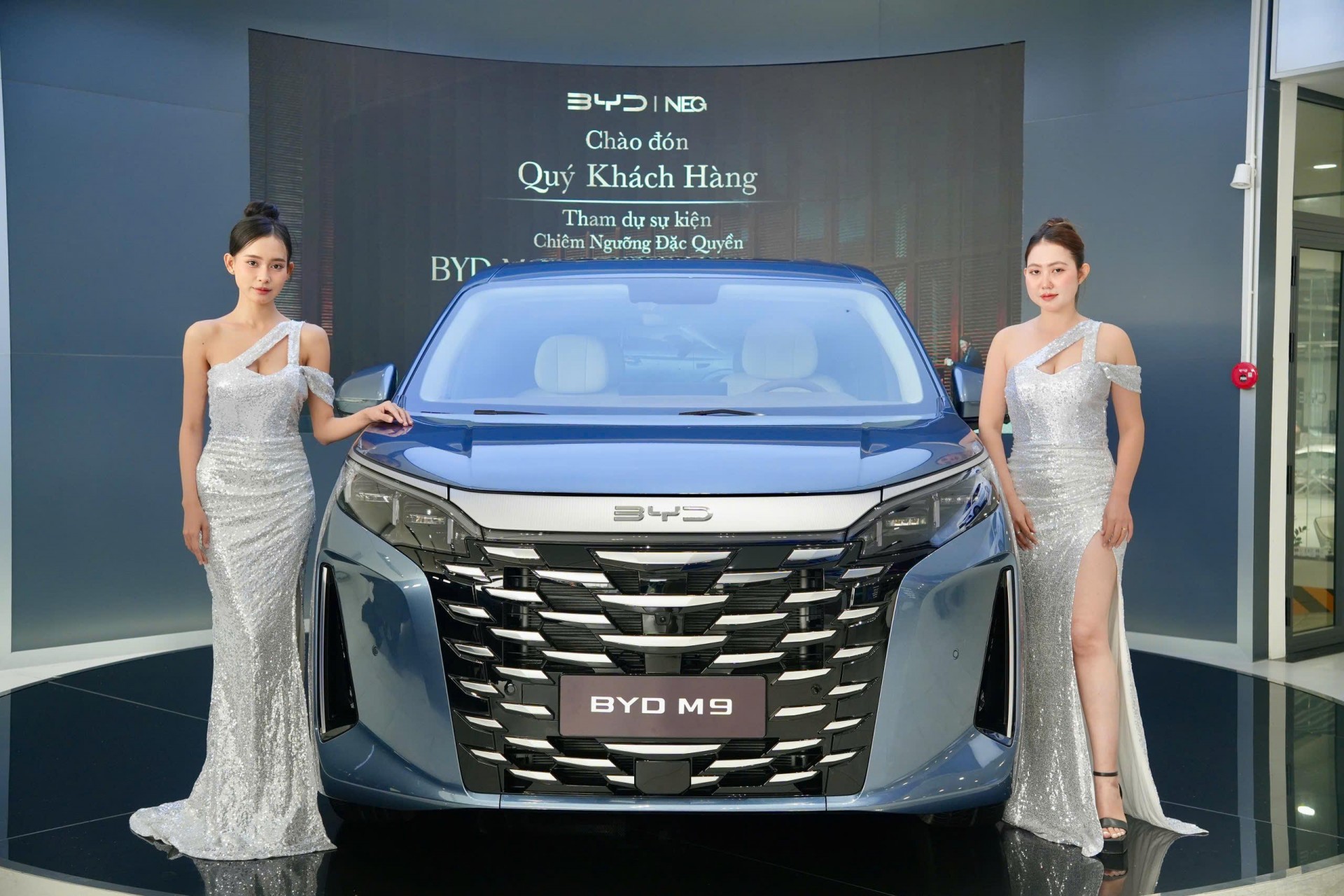 BYD M9 - Chuẩn mực mới của MPV hạng sang trong kỷ nguyên giao thông xanh BYD M9 được xem là một trong những mẫu MPV sang trọng, thân thiện môi trường hàng đầu thị trường Việt Nam hiện nay