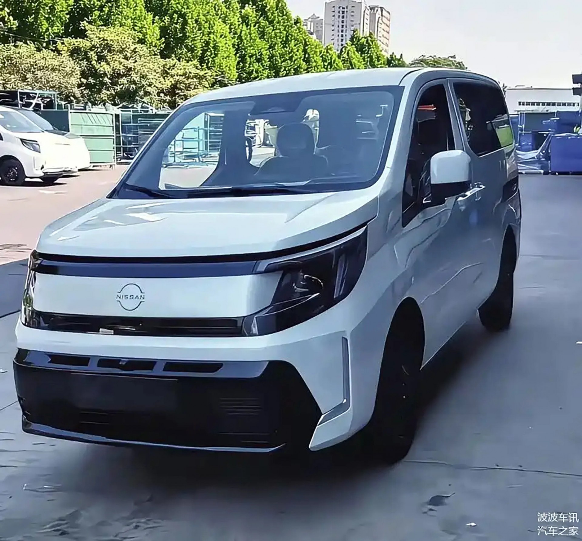 Xe van Nissan NV200 được hồi sinh với diện mạo mới, lần đầu có bản plug-in hybrid Hình ảnh Nissan NV200 2026 bị rò rỉ khi chạy thử ở Trung Quốc
