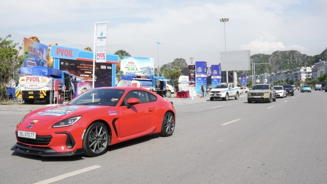 Hình ảnh đoàn diễu hành tại caravan chào mừng Fun Wheels Festival Hạ Long 2026