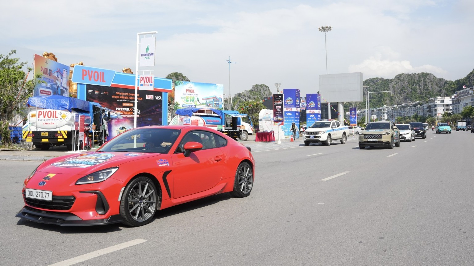 Hình ảnh đoàn diễu hành tại caravan chào mừng Fun Wheels Festival Hạ Long 2026