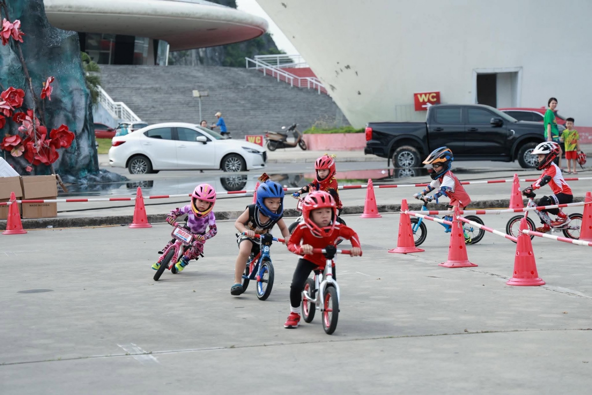 Sôi động đường đua Gymkhana Kid