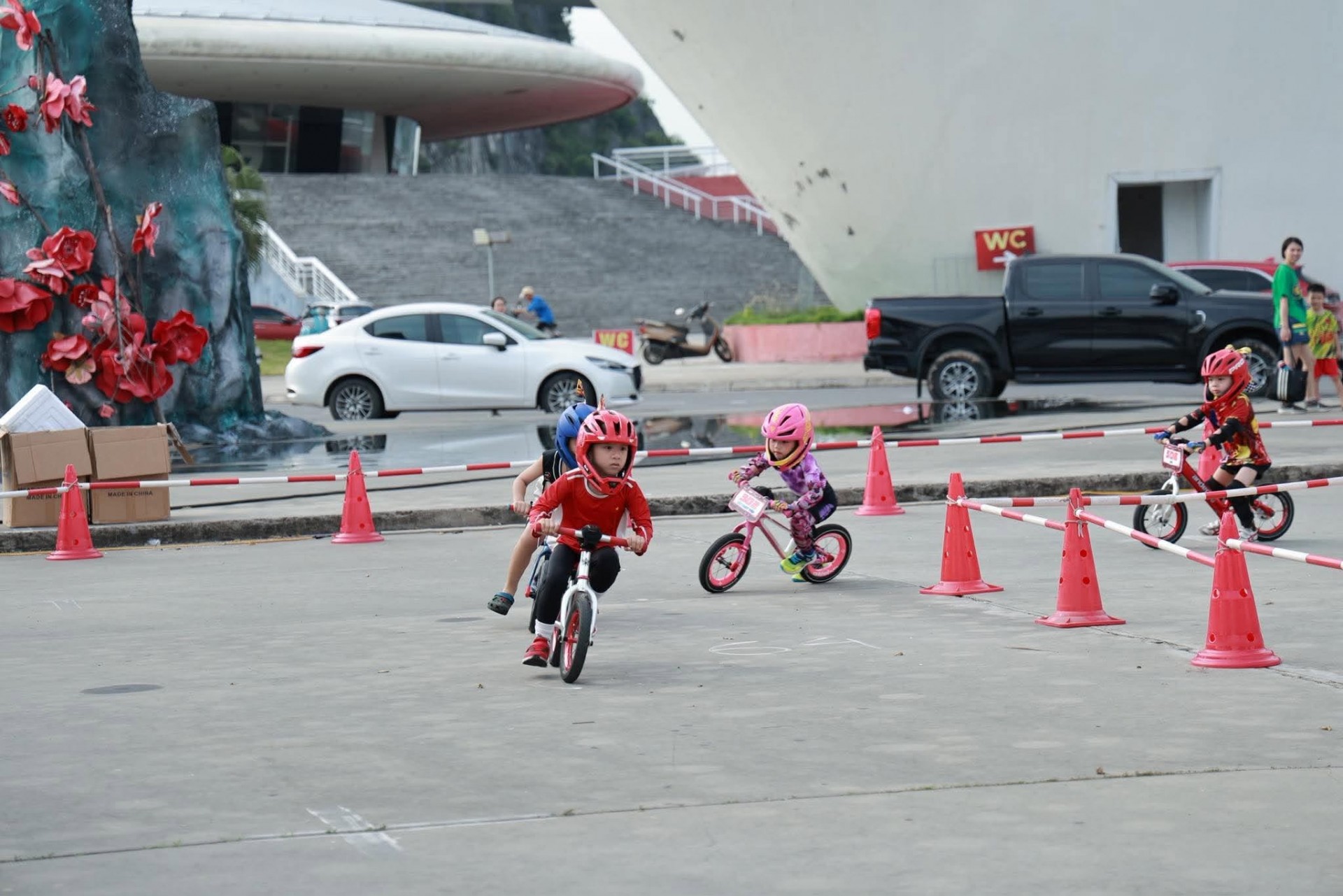 Sôi động đường đua Gymkhana Kid