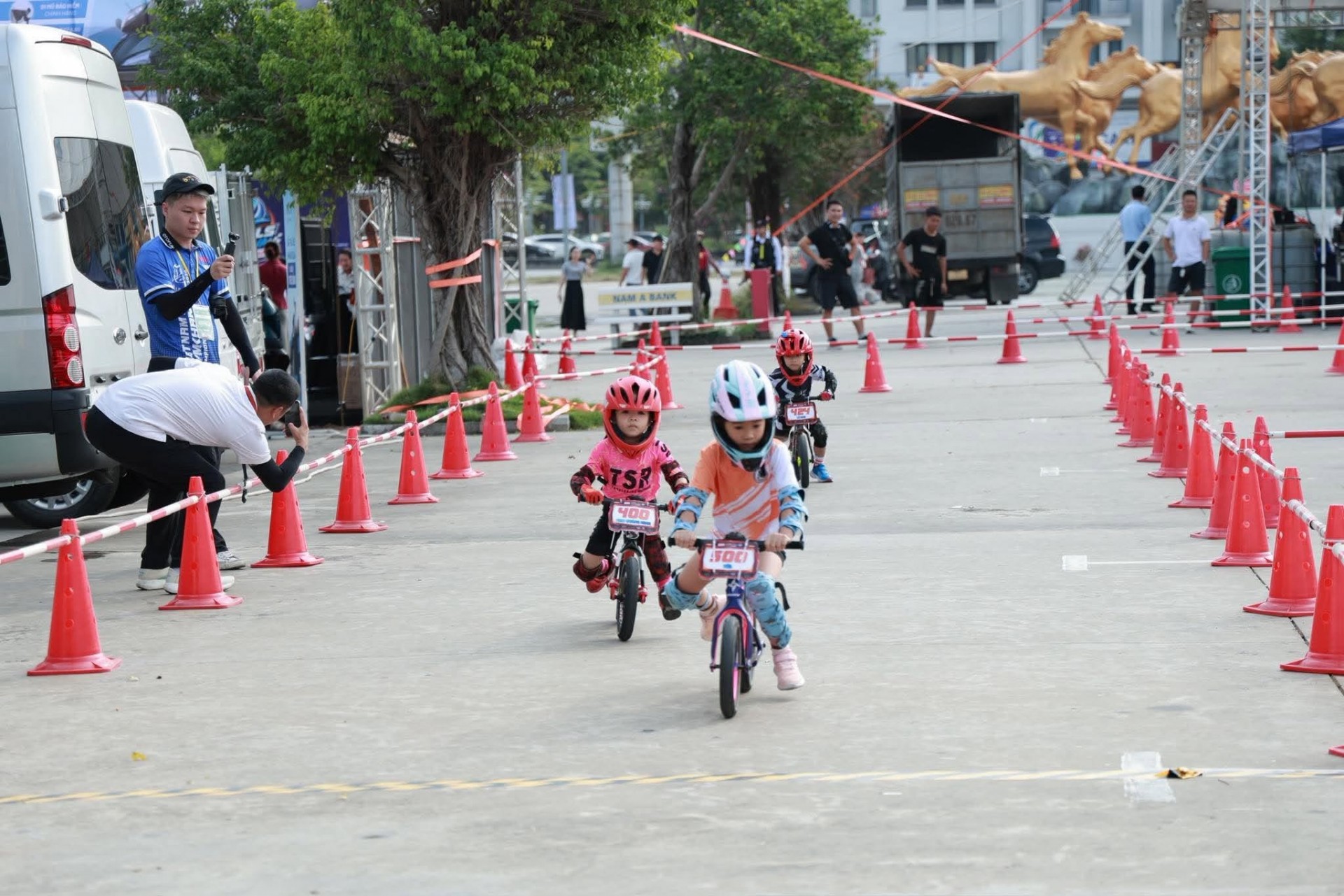 Sôi động đường đua Gymkhana Kid