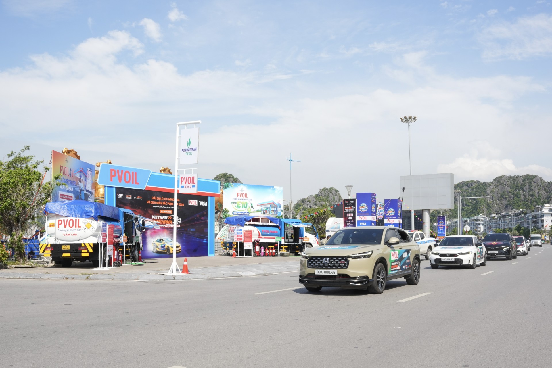 Hình ảnh đoàn diễu hành tại caravan chào mừng Fun Wheels Festival Hạ Long 2026