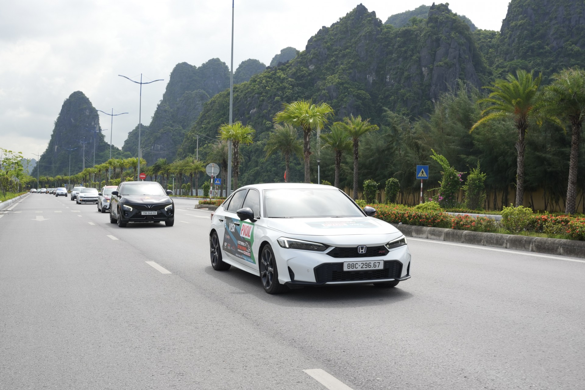 Hình ảnh đoàn diễu hành tại caravan chào mừng Fun Wheels Festival Hạ Long 2026