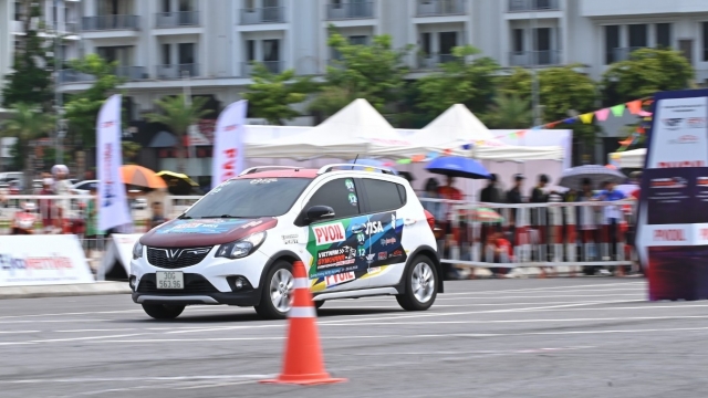 Chùm ảnh dàn "chiến mã" VinFast và các "anh tài" thi đấu tại PVOIL VGC 2026 Miền Bắc