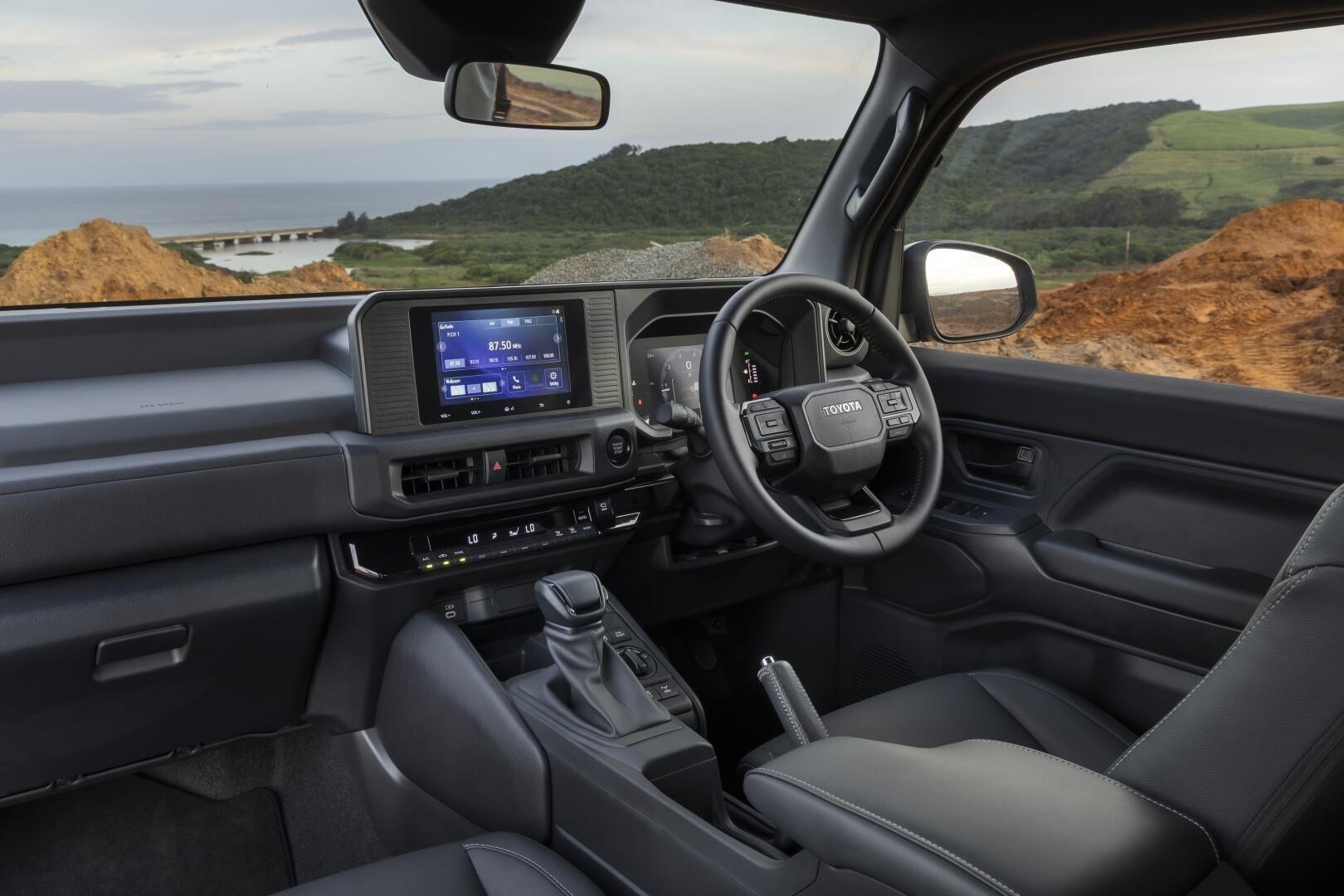 Đánh giá Toyota Land Cruiser FJ, khác biệt giữa làn sóng SUV đô thị Đánh giá Toyota Land Cruiser FJ, khác biệt giữa làn sóng SUV đô thị