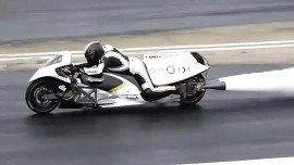 Mô tô chạy bằng hơi nước nhanh nhất thế giới tăng tốc 0-100 km/h chỉ trong 0,4 giây