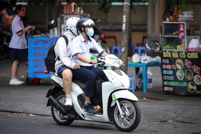 Thực hư thông tin người từ 16 đến dưới 18 tuổi đi mọi loại xe máy đều bị phạt đến 600.000 đồng kể từ 15/8