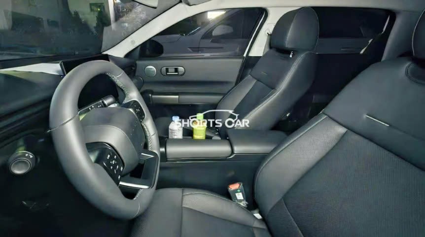 Ảnh thực tế Hyundai Elantra 2027 không che chắn, lăn bánh ngoài đường Ảnh thực tế Hyundai Elantra 2027 không che chắn, lăn bánh ngoài đường