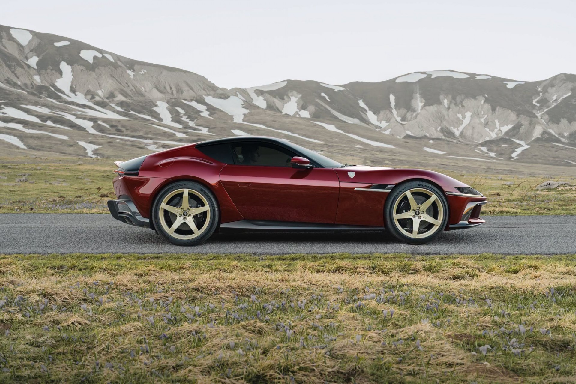 Ferrari 12Cilindri Manuale ra mắt, số sàn trở lại theo cách rất khác Ferrari 12Cilindri Manuale ra mắt, số sàn trở lại theo cách rất khác
