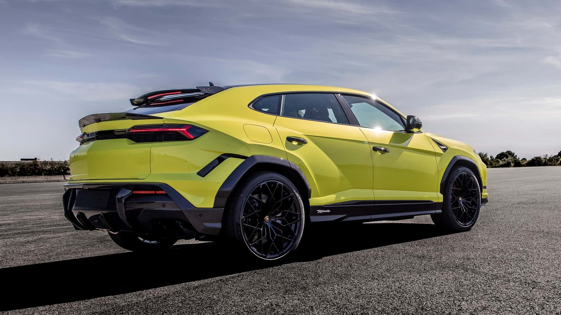 Lamborghini Urus SE Performante ra mắt: SUV hybrid mạnh nhất xưa nay của hãng xe Ý Phía sau của Lamborghini Urus SE Performante