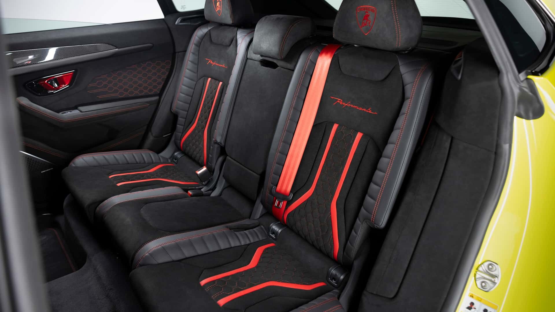 Lamborghini Urus SE Performante ra mắt: SUV hybrid mạnh nhất xưa nay của hãng xe Ý Hàng ghế sau của Lamborghini Urus SE Performante