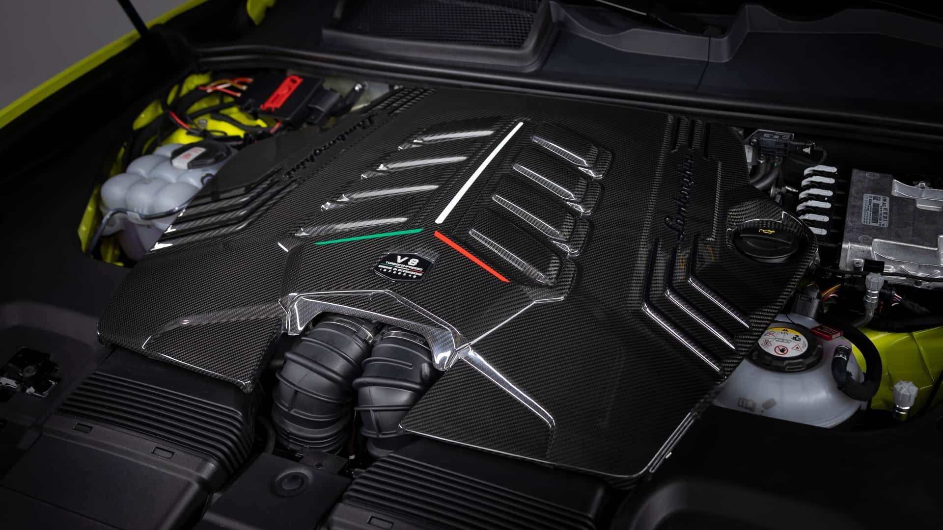 Lamborghini Urus SE Performante ra mắt: SUV hybrid mạnh nhất xưa nay của hãng xe Ý Khoang động cơ của Lamborghini Urus SE Performante