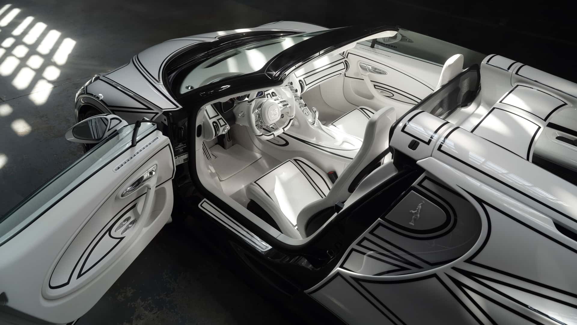 Bugatti khiến siêu xe W16 Mistral trông như bước ra từ tranh vẽ với phiên bản độc nhất Cửa mở vào khoang lái của Bugatti W16 Mistral Blanc Éternel