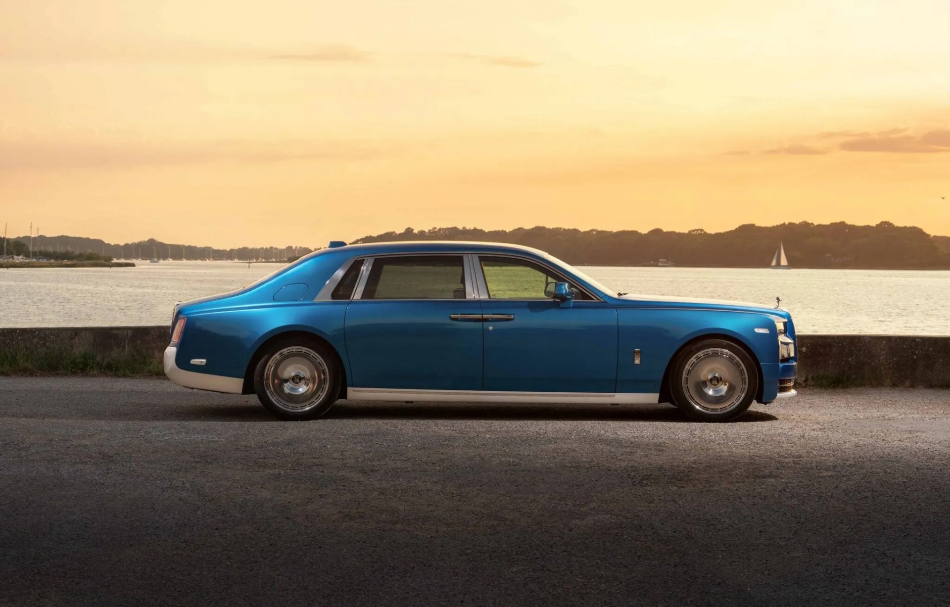 Rolls-Royce tạo ra Rolls-Royce tạo ra