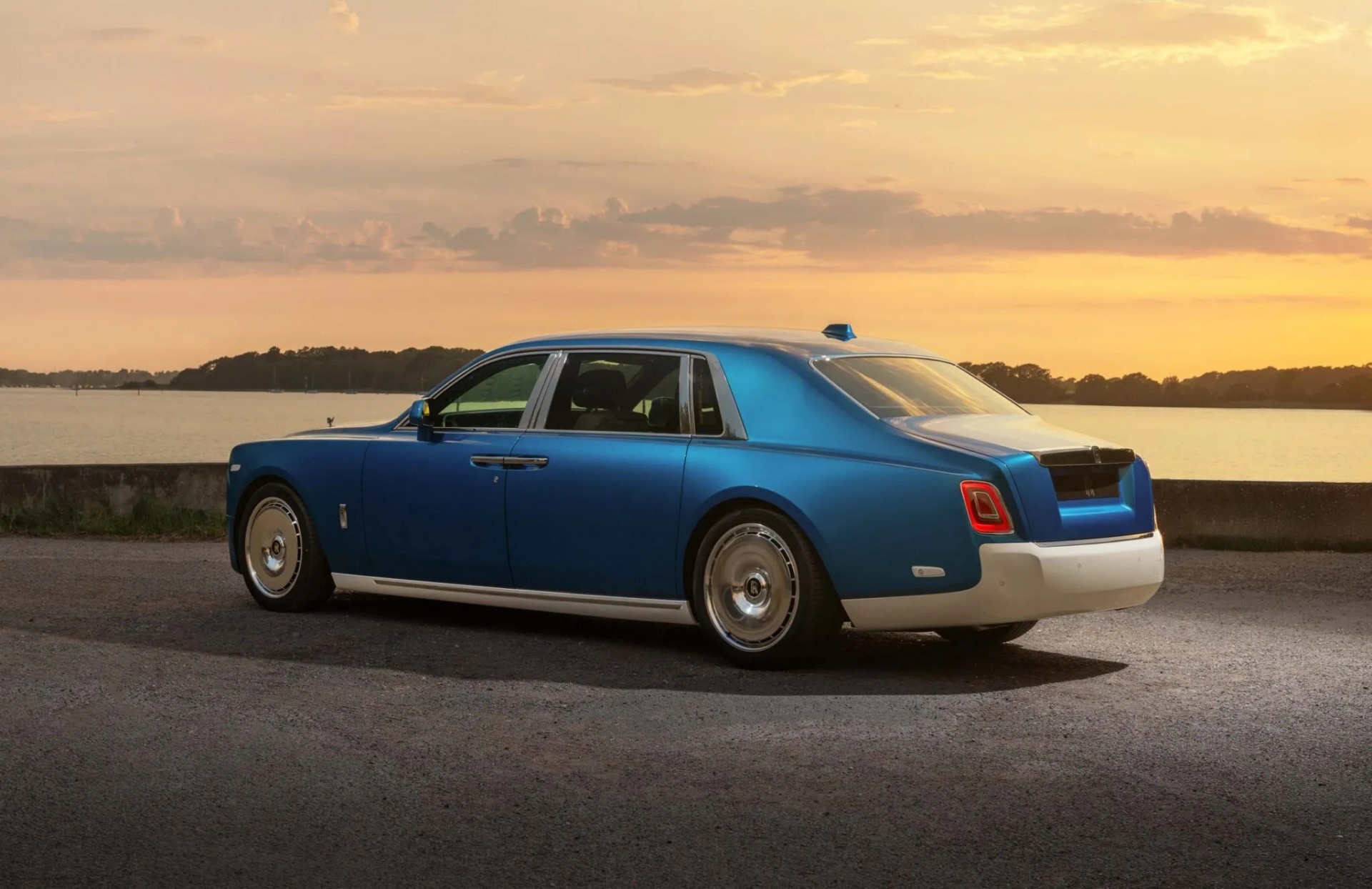 Rolls-Royce tạo ra Rolls-Royce tạo ra