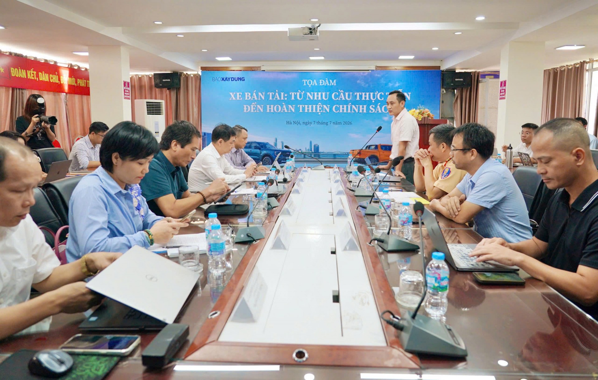 Cơ quan chức năng chung tay hỗ trợ người dùng xe bán tải, theo quy định mới của Nghị định 241/2026