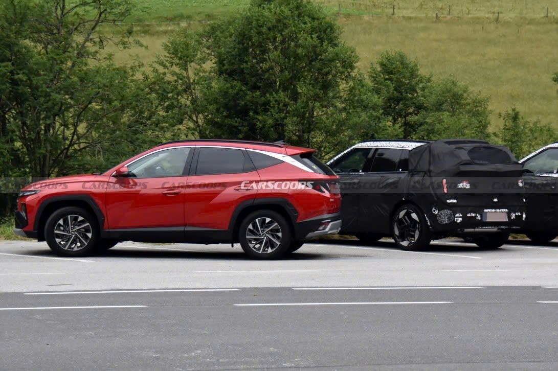 Hyundai Tucson thế hệ mới chạy thử cùng phiên bản hiện tại, hé lộ nhiều thay đổi Hyundai Tucson thế hệ mới chạy thử cùng phiên bản hiện tại, hé lộ nhiều thay đổi