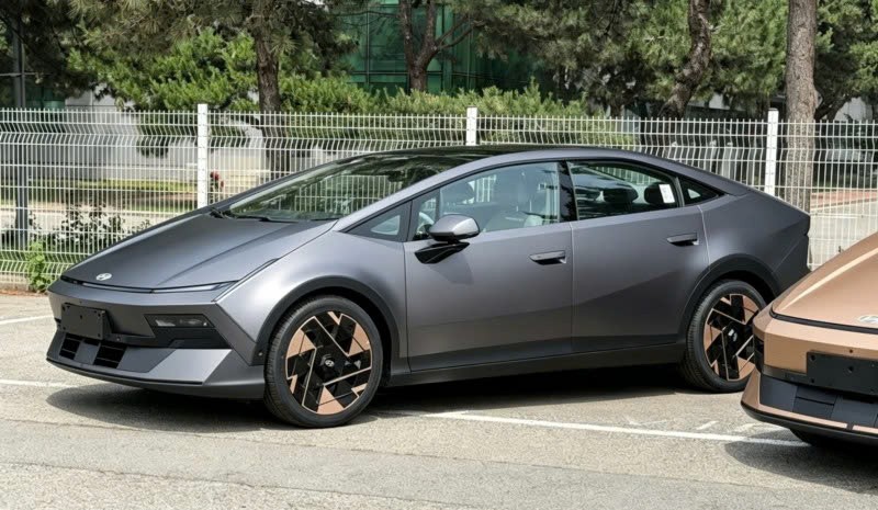 Ngắm Hyundai Ioniq V đi 600 km một lần sạc Ngắm Hyundai Ioniq V đi 600 km một lần sạc