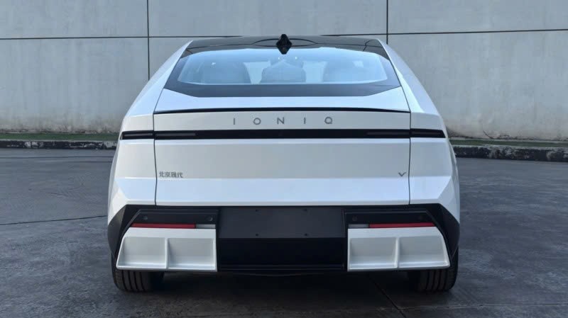 Ngắm Hyundai Ioniq V đi 600 km một lần sạc Ngắm Hyundai Ioniq V đi 600 km một lần sạc