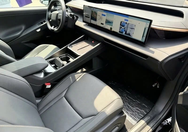 Ngắm Hyundai Ioniq V đi 600 km một lần sạc Ngắm Hyundai Ioniq V đi 600 km một lần sạc
