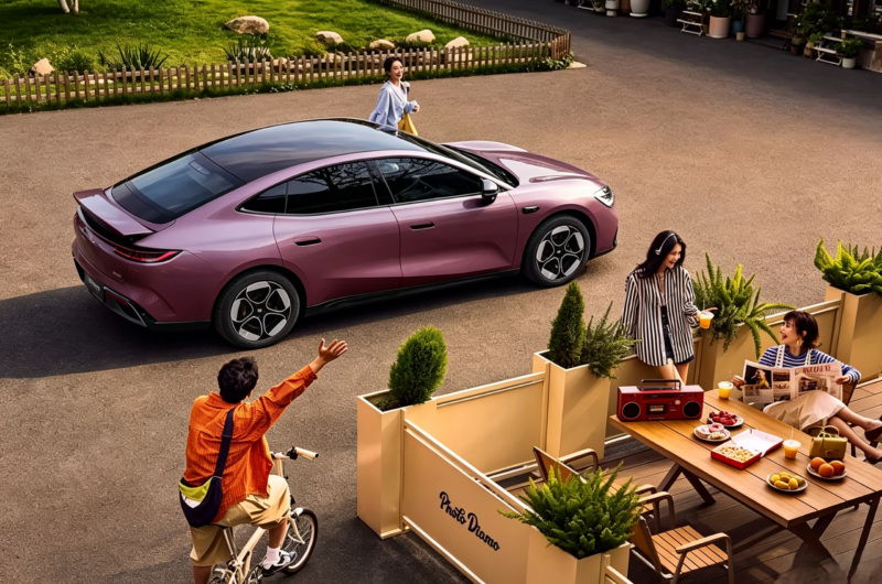 Geely Galaxy TT ra mắt, nhắm đến khách hàng trẻ với thiết kế thể thao và tầm hoạt động 725 km Phía sau của Geely Galaxy TT 2026