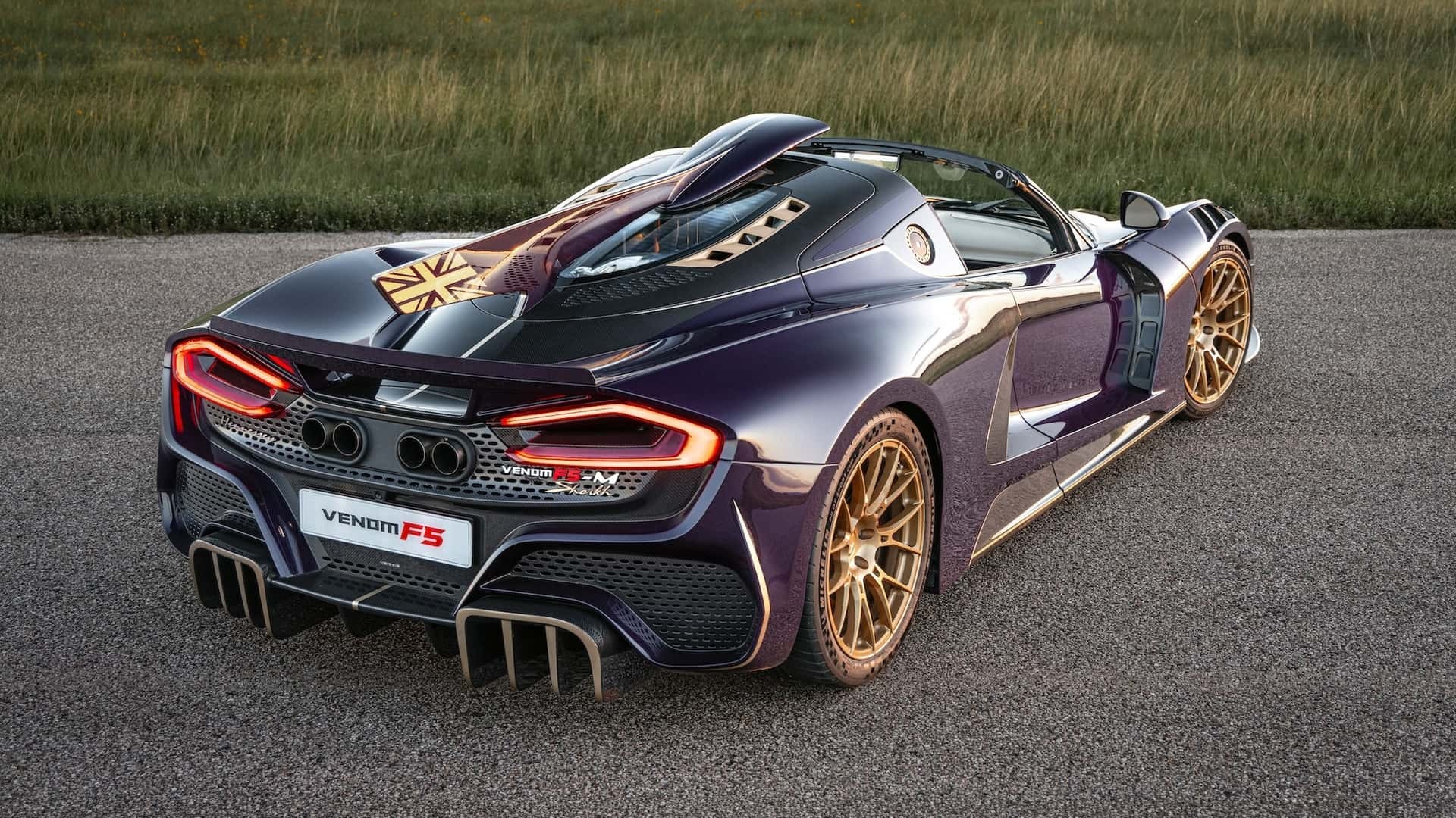 Hennessey Venom F5-M ra mắt: Hypercar Mỹ mạnh 2.031 mã lực với hộp số sàn hiếm có Phía sau của Hennessey Venom F5-M