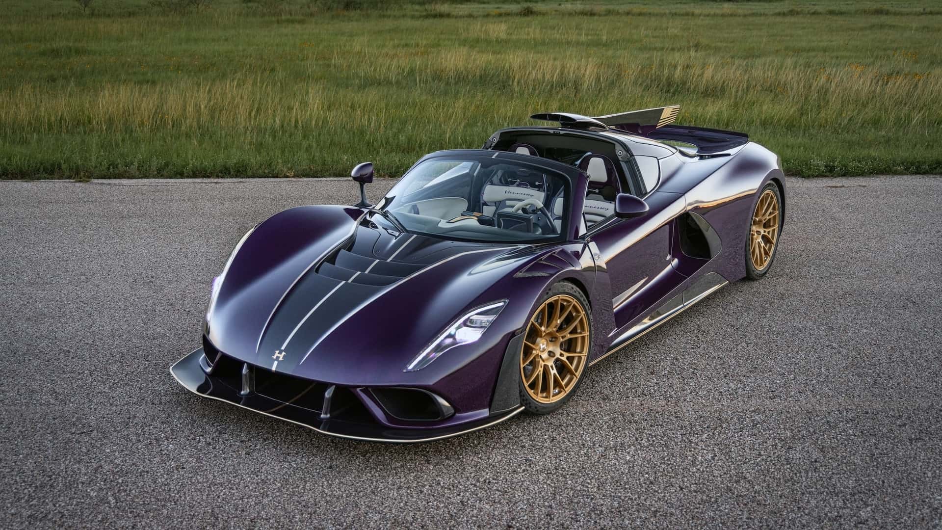 Hennessey Venom F5-M ra mắt: Hypercar Mỹ mạnh 2.031 mã lực với hộp số sàn hiếm có