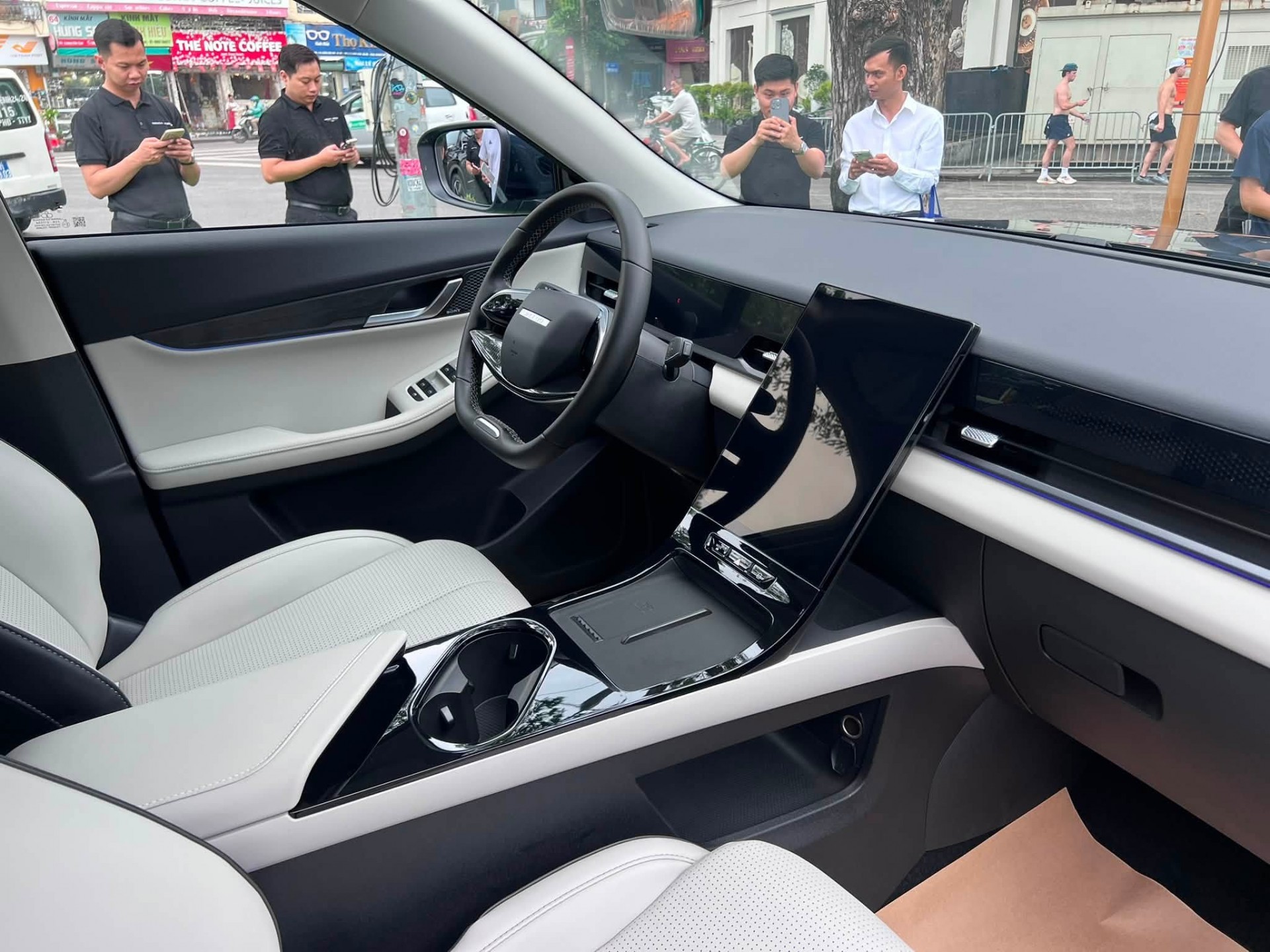 Lộ diện hình ảnh mẫu xe SUV Jaecoo J5 được trưng bày tại Việt Nam Lộ diện hình ảnh mẫu xe SUV Jaecoo J5 được trưng bày tại Việt Nam
